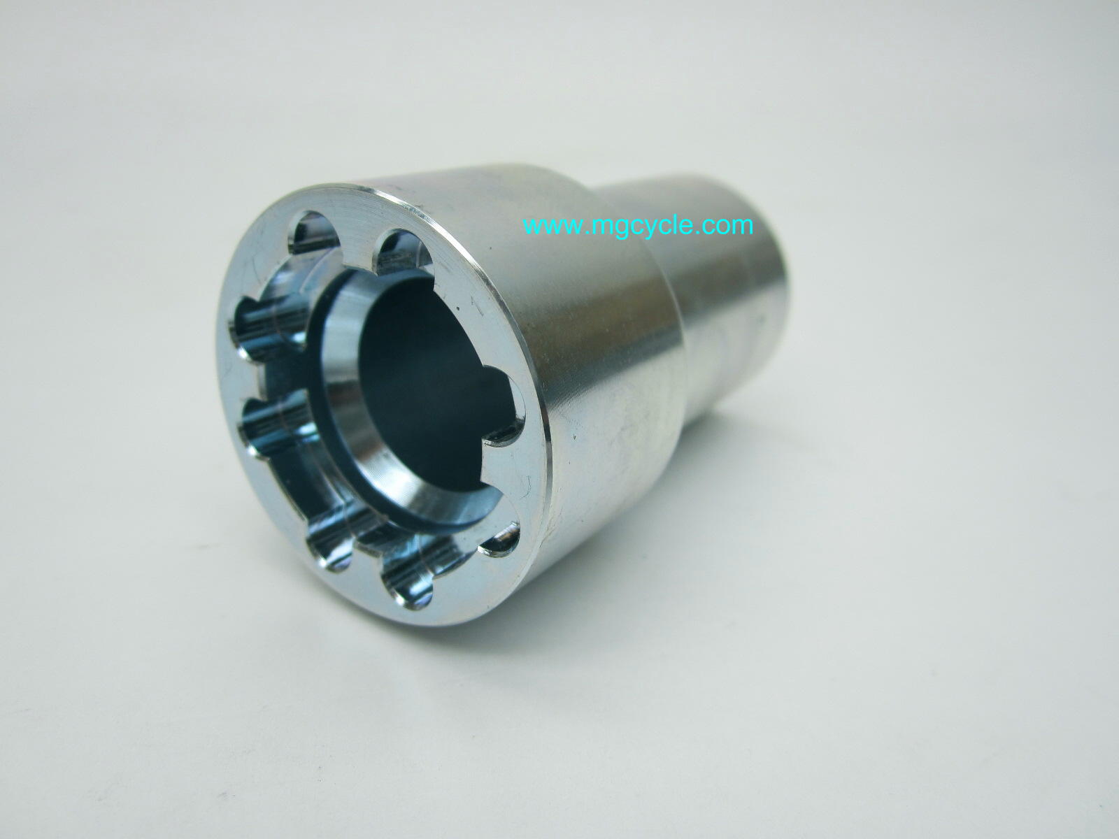Axle nut tool for 1990s-2001 Guzzi models with ring nuts