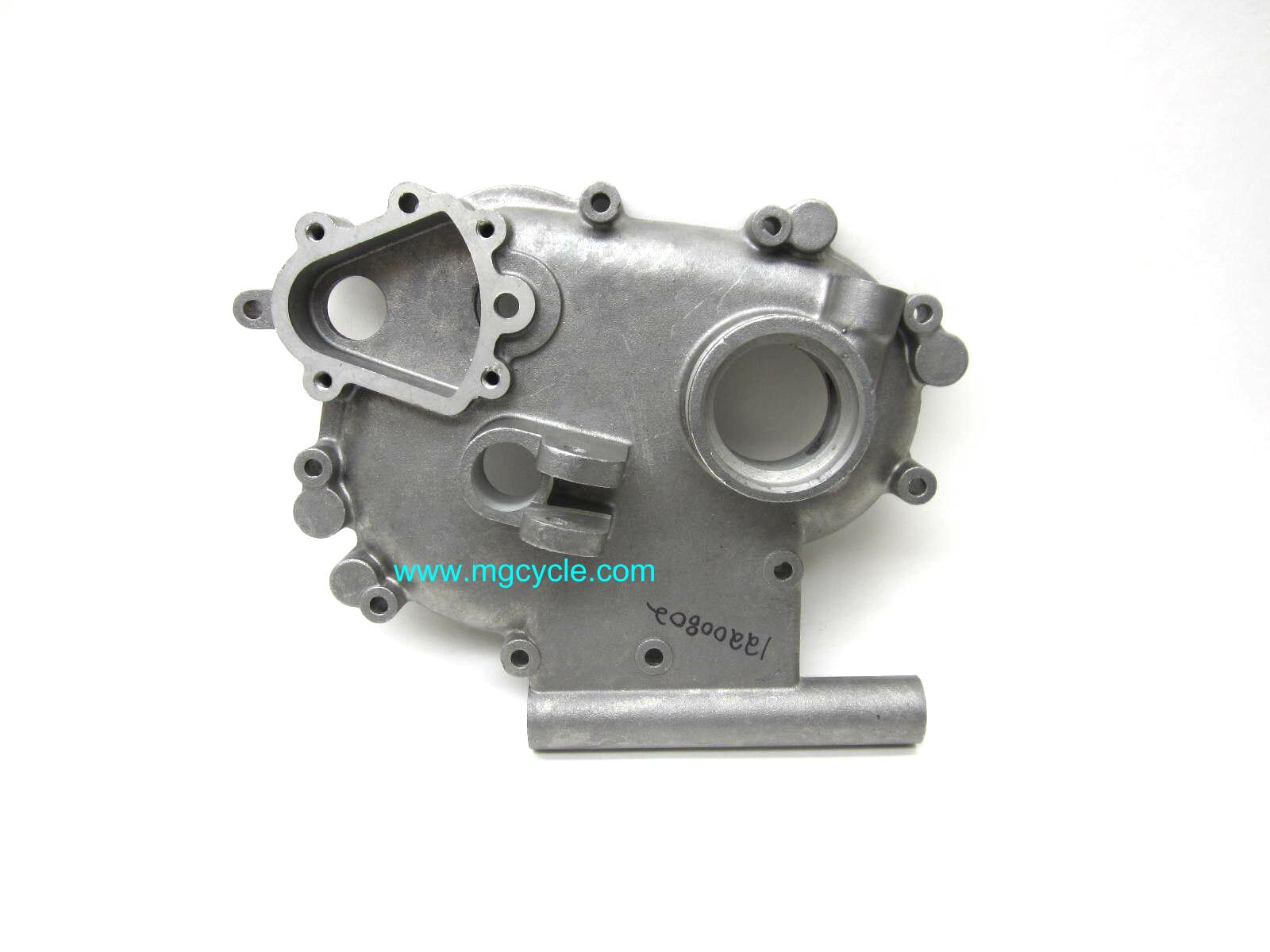 NOS: rear cover 4 speed transmission, w late version 22mm outer
