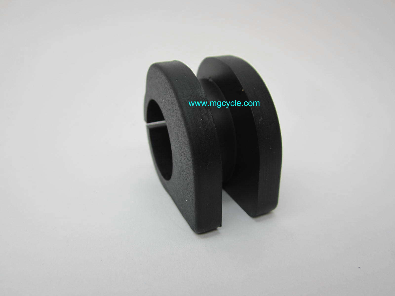 Fuel tank rubber rest, rear of fuel tank GU14109000 - Click Image to Close