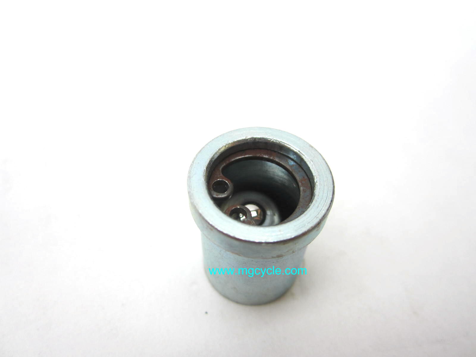 Breather check valve, many models 1975 to 2002 GU28150560 - Click Image to Close