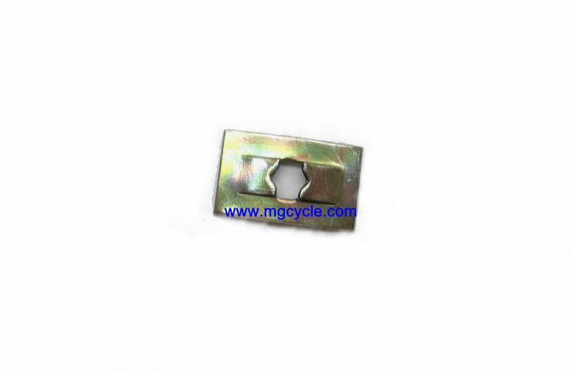 Clip, badge mount, to retain side cover emblems GU39922200 - Click Image to Close