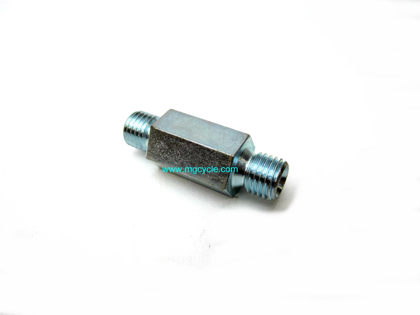 Oil delivery hose fitting to cylinder head, square fin engines