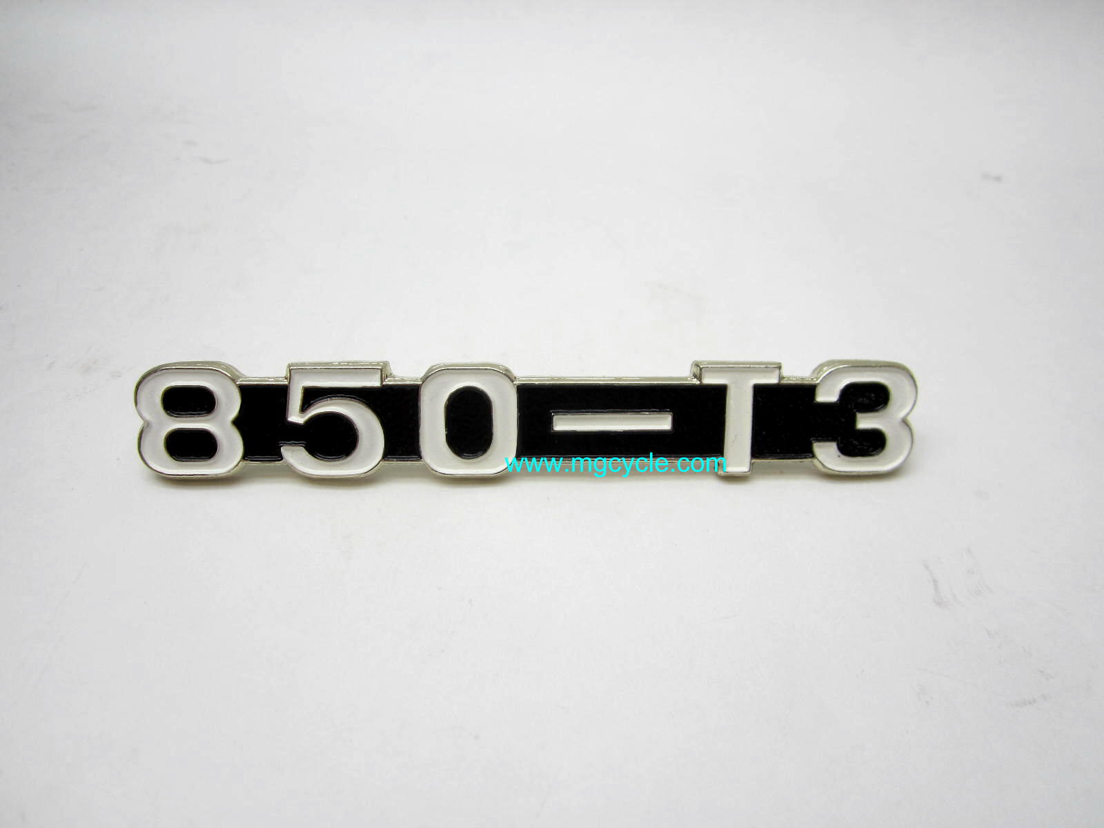 Badge, emblem, "850-T3" for side cover