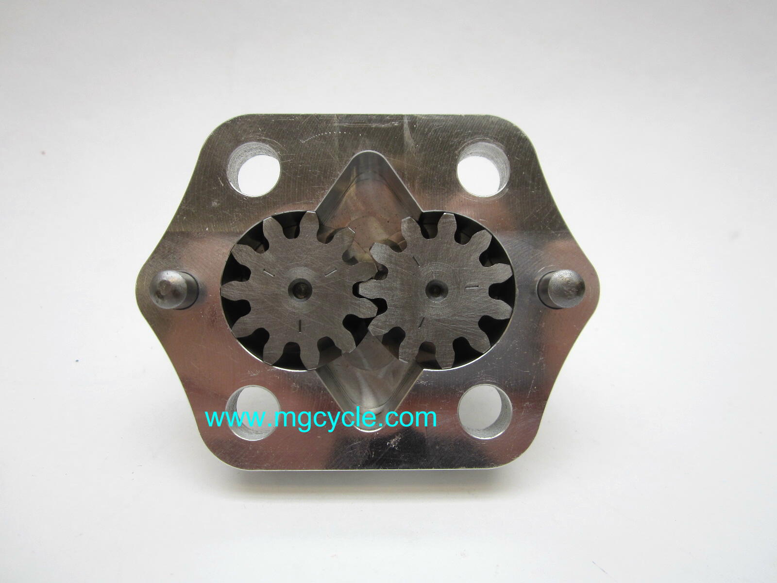 Improved oil pump for two valve big twins, chain driven oil pump