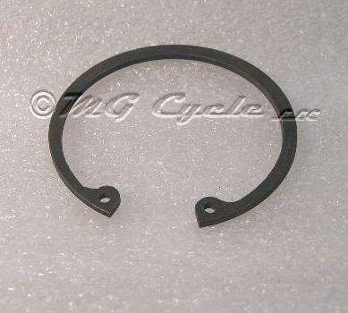 Snap ring, circlip for u joint carrier bearing, rear drum brake