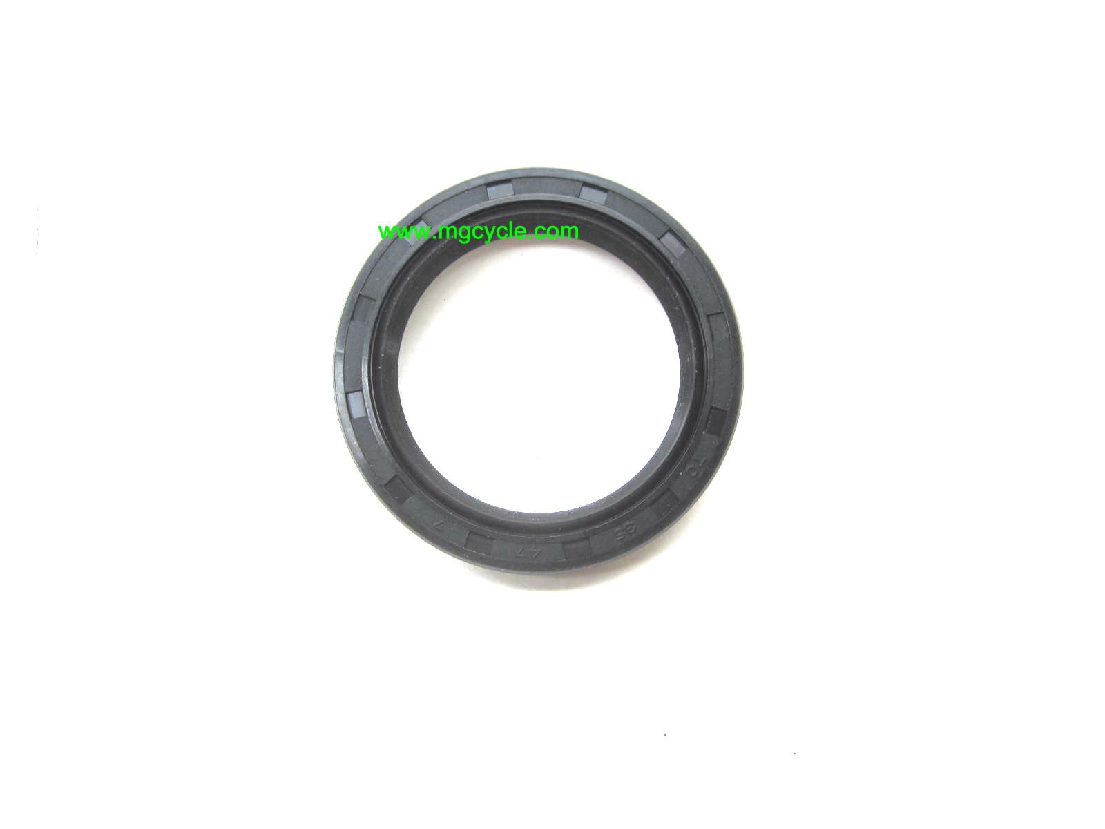 Trans. output seal 4/5 speed, Convert, V50/65 R drive GU90403547 - Click Image to Close