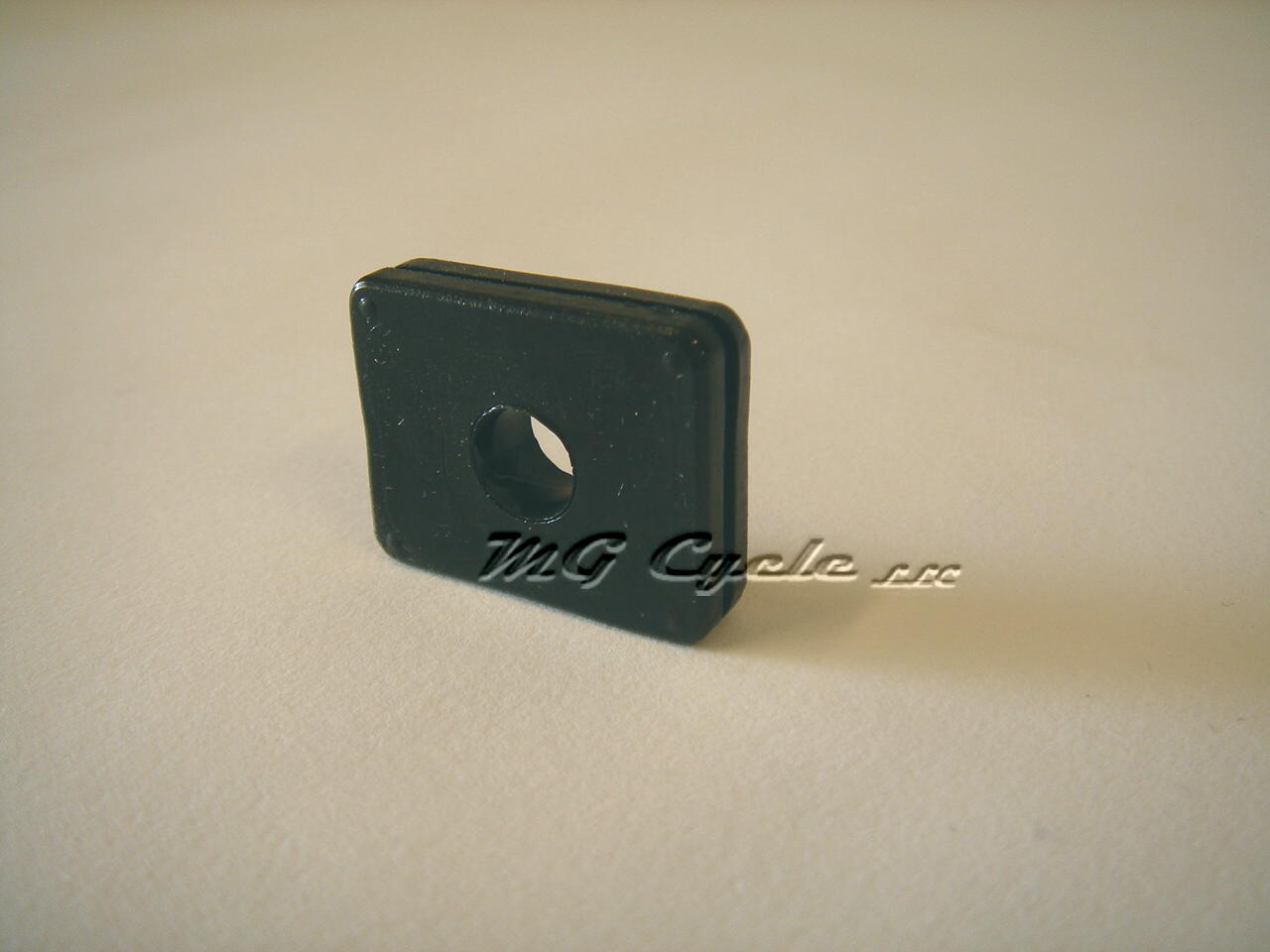 Rectangular rubber fender grommet, V11 California models - Click Image to Close