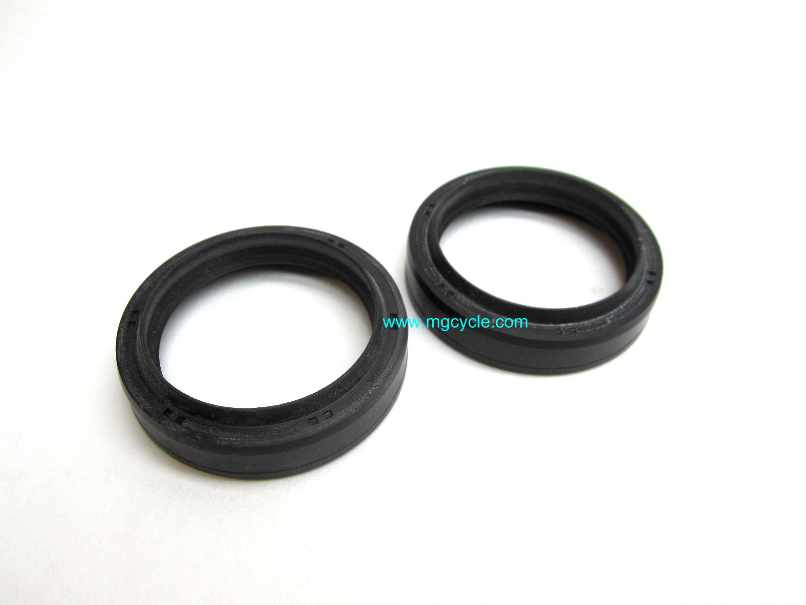 Pair of fork seals Griso 850, 1100, 1200 8V all with Showa fork