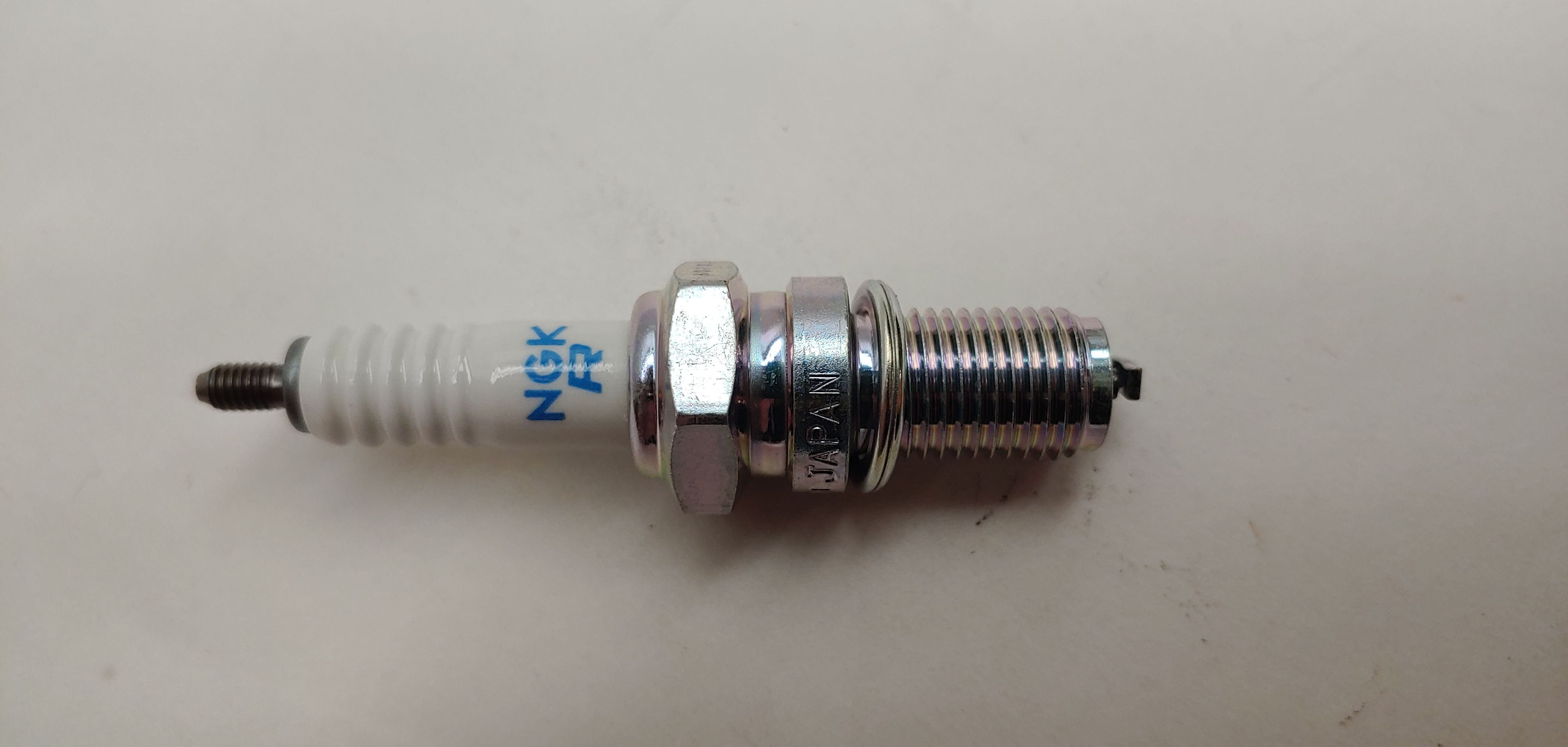 NGK DR9EA spark plug, Daytona RS, Centauro