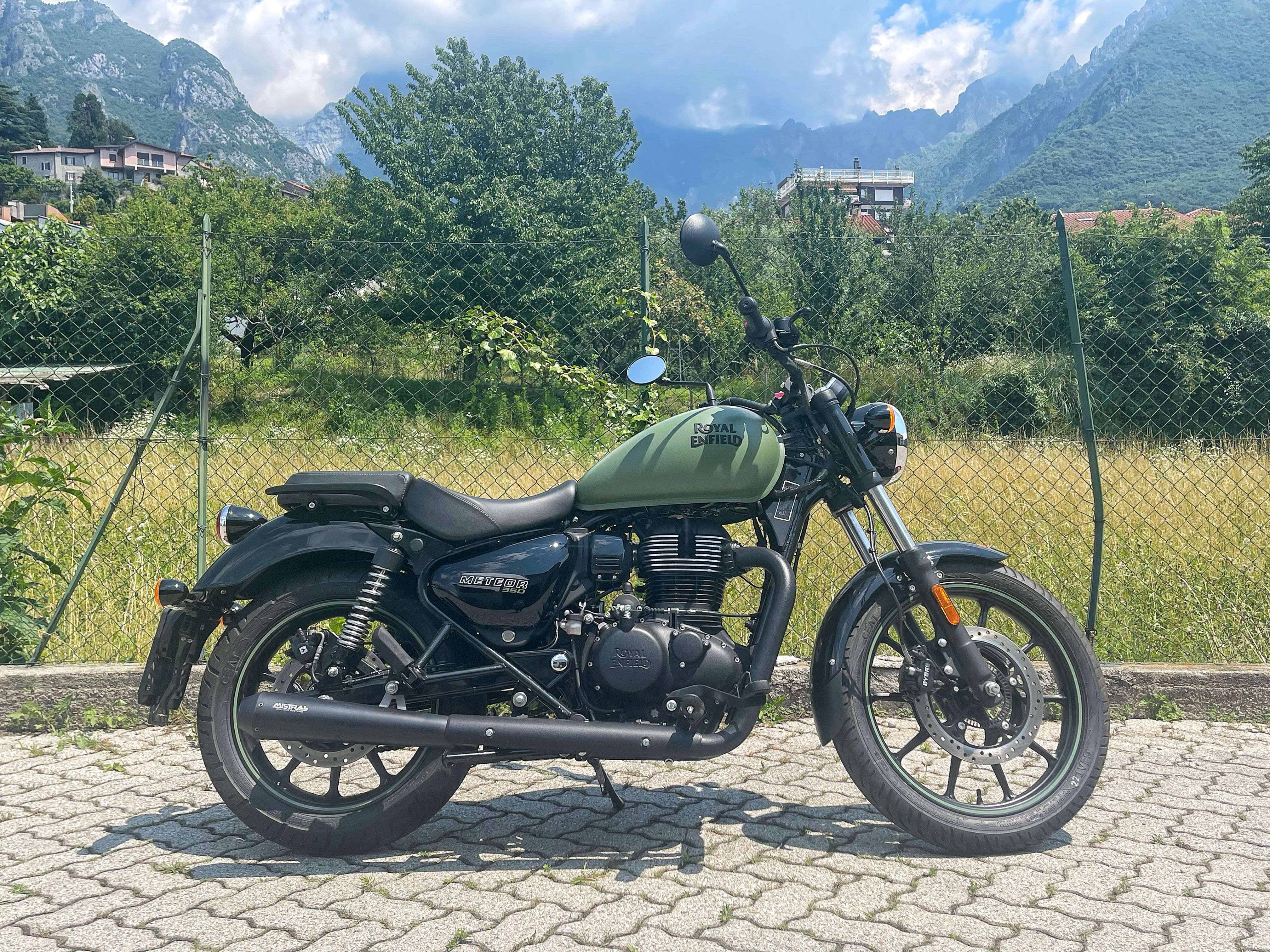 Royal Enfield Meteor/Classic 350 (black w/polished end cap)