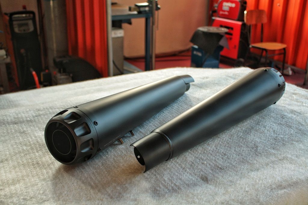 Black paint Exclusive Short exhaust V7 850 EURO5 w/all black cap